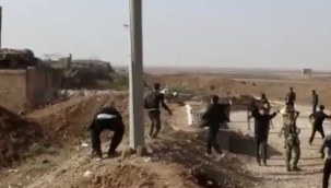 Suriye'nin Rakka şehrindeki Rus birliğine PKK'lılar taşlarla saldırdı