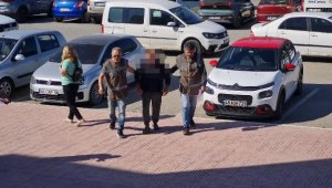 Tavuklarına saldıran köpekleri zehirle öldürdü