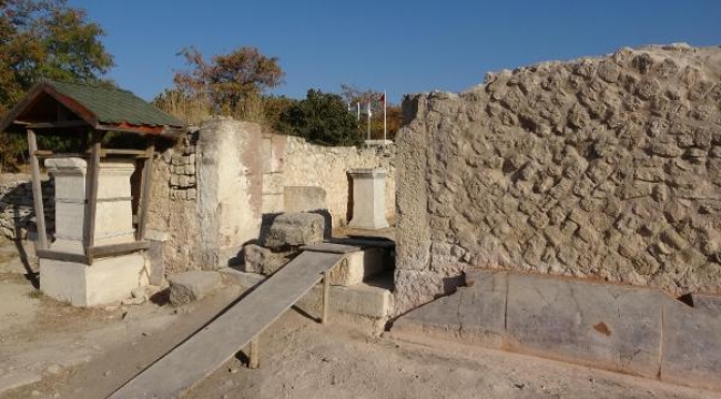 Troas Antik Kenti'ndeki duvar, 2 bin yıl önceki haline kavuşuyor
