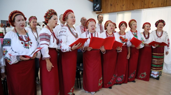 Ukraynalı ve Ruslardan İzmir Marşı