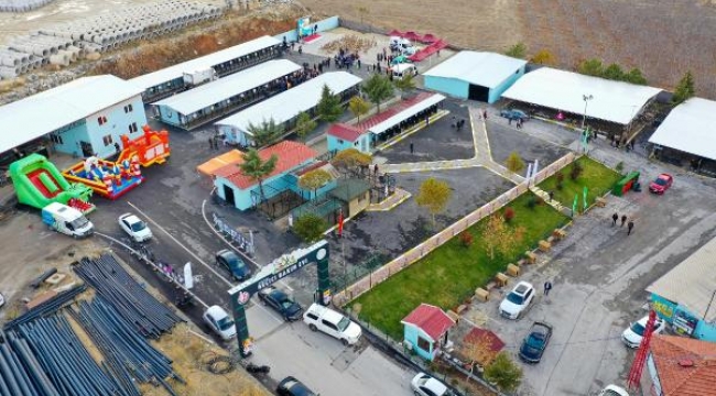 Uşak'ta sokak canlıları yeni yuvasına kavuştu! Açılış çocuklardan