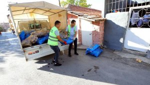 Üşümeyecekler! Bayraklı'da ihtiyaç sahiplerine yakacak desteği