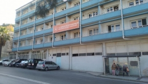 Varyant'taki öğrenci yurdu yıkılıyor