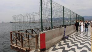 Yıkım kararı olan seyir terasında, çelik tellerle önlem alındı