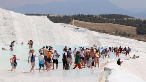2 milyona 94 bin kaldı! Pamukkale'ye turist akını