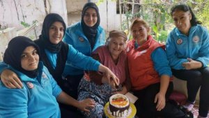 88 yaşındaki kadına sürpriz doğum günü
