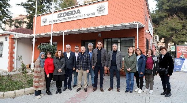 AK Parti İzmir İl Başkanı: Depremzedeleri asla kaderlerine terk etmedik