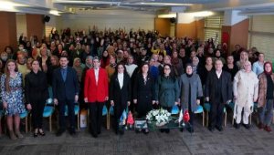 AK Parti İzmir'de 'Siyaset Akademisi Kadın' programı tamamlandı