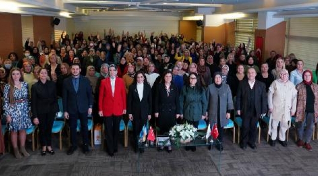 AK Parti İzmir'de 'Siyaset Akademisi Kadın' programı tamamlandı
