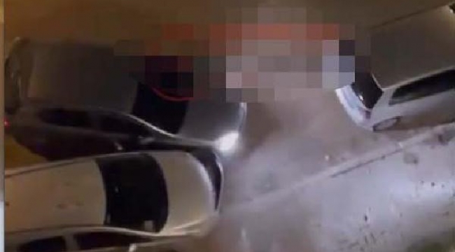 Alkollü sürücü, park halindeki 4 otomobile çarptı