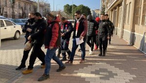 Asyalı ve Afrikalı kadınları satan çeteye baskın