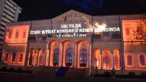 Bakan Nebati, İzmir'de İktisat Kongresi'ne özel ışık gösterisini izledi