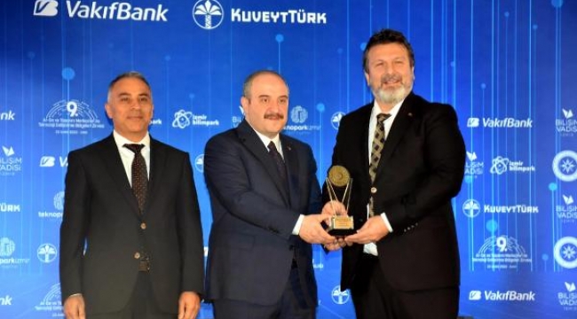 Bakan Varank: Taş üstüne taş koyan kim varsa onların yol arkadaşıyız