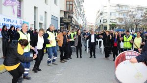 Balçova Belediyesi'nde 241 işçiyi kapsayan zam halayla kutlandı