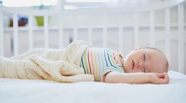 Bebekler ninni yerine hareketli şarkılarla daha iyi uyuyabiliyor