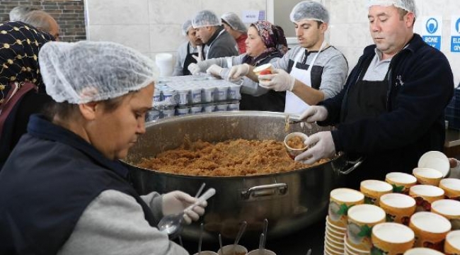 Bergama Belediyesi Aşevi'nden her gün 700 kişiye sıcak yemek