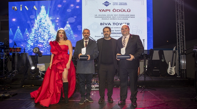 Biva Mimarlık'ta ödül ve yılbaşı kutlaması