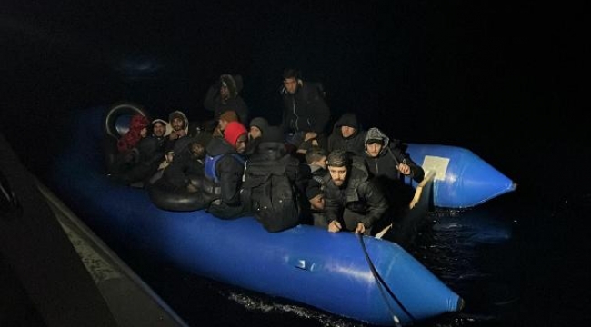 Bodrum açıklarında Yunan unsurlarının ittiği 33 kaçak göçmen kurtarıldı