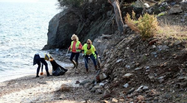 'Bodrum'da Doğa Kazanacak' sloganıyla sahilleri temizlediler