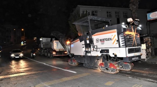 Bornova'da sokaklar ve caddeler gece gündüz asfaltlanıyor