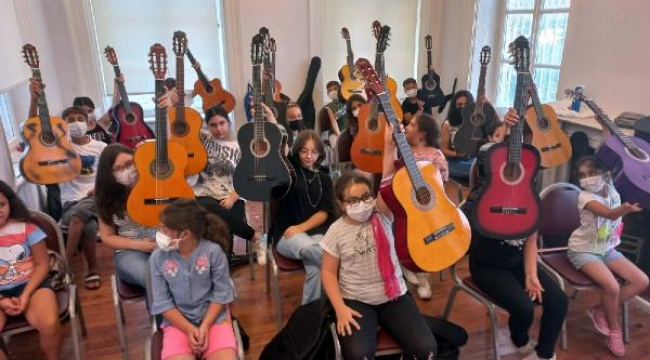 Buca'da 1220 öğrenciye eğitim, 7500 öğrenciye yüzme kursu