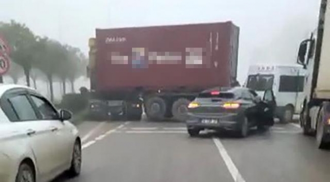 Bursa-İzmir karayolunda 22 araç birbirine girdi