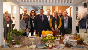 Çeşme, mandalinası, limonu, begonvilleri ile İzmir Turizm Fuarı'nda