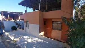 Eşini boğazından bıçaklayan koca tutuklandı