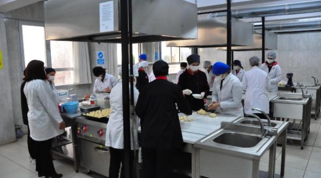 Fabrika okul! 3 ayda 1.2 milyon ciro yaptılar