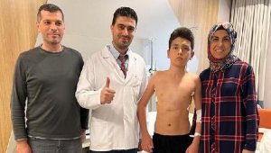 Göğsü çökük dünyaya gelen Ömer, ameliyatla 10 yaşında sağlığına kavuştu
