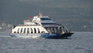 Gökçeada ve Bozcaada feribotuna 'fırtına engeli'