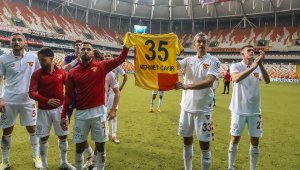 Göztepe'den yaralı taraftara moral