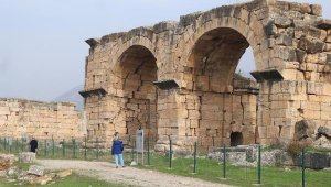 Hierapolis Antik Kenti'nde yıkılma tehlikesi