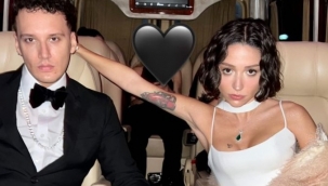 İki İzmirli şarkıcıdan Altın Kelebek pozu