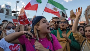 İranlı kadınların zaferi! Eli sopalı 'ahlak polisleri' kurumu lağvedildi
