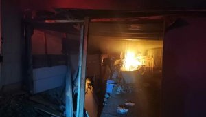 İzmir Buca'daki ormanda dört baraka yandı