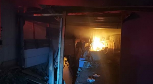 İzmir Buca'daki ormanda dört baraka yandı
