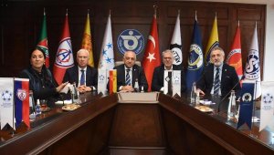 İzmir kulüpleri omuz omuza