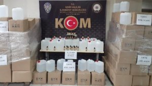 İzmir'de 12 bin litre 'sahte etil alkol' ele geçirildi