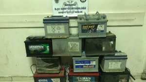 İzmir'de akü hırsızı suçüstü yakalandı