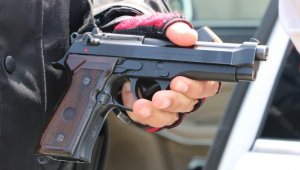 İzmir'de arbede! Polisin silahı ateş aldı: 1 ölü