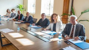 İzmir'de belediye, 6 eğitim vakfıyla imza attı!