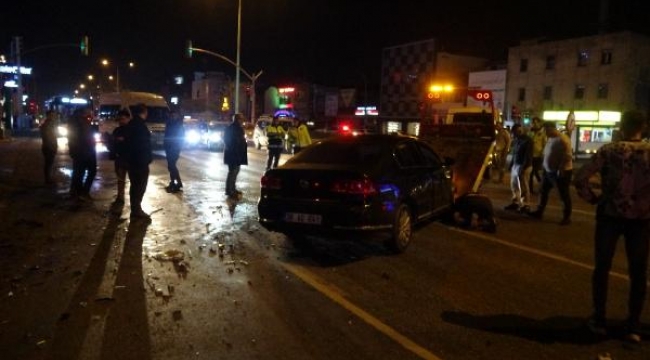 İzmir'de otomobil gece kulübüne daldı: 5 yaralı