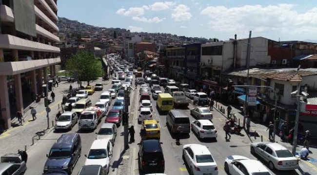 İzmir'de trafiğe kayıtlı araçların yarıdan fazlası otomobil
