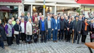 İzmirli işadamı Sarıgedik, huzurevi sakinleriyle kahvaltı da buluştu