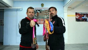 İzmirli öğretmenlerin taekwondo başarısı