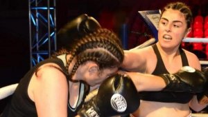 Kazandığı burs ve ödüllerle ailesini geçindiriyor