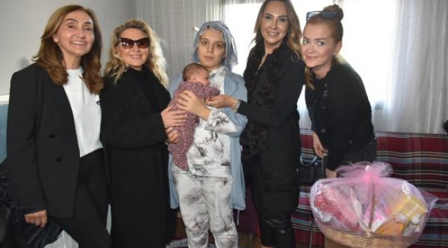 'Hoş geldin Bebek' projesine İzmirli şarkıcı Pınar Aylin'den destek