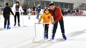 'Mahallede Dayanışma Var' projesiyle buz pistinde buluştular