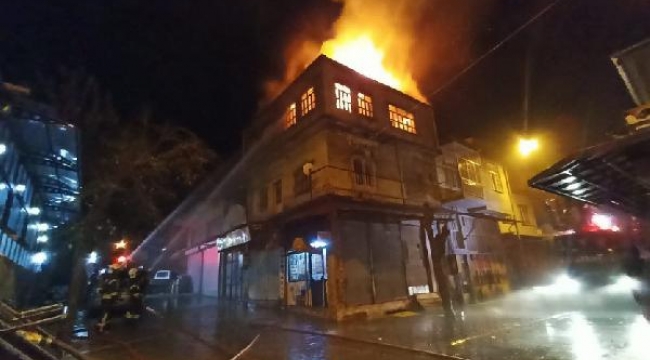 Manisa çarşısındaki iş yerinde korkutan yangın